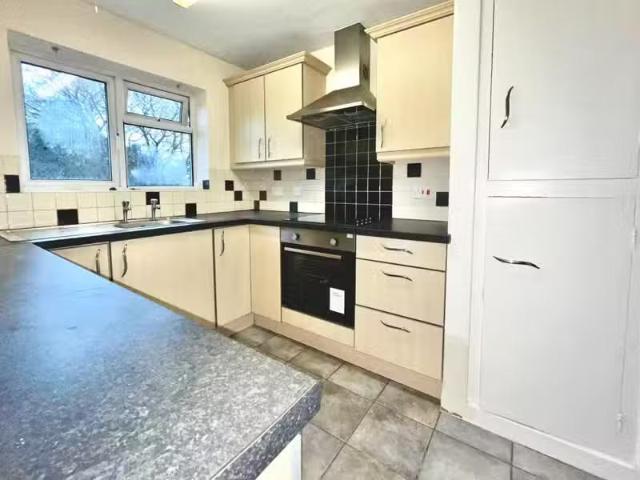 2 bedroom flat for rent in Beacon Court, Chester Road, Sutton.