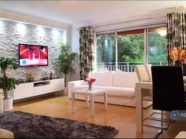 2 bedroom flat for rent in Beckenham Grove, Bromley, BR2