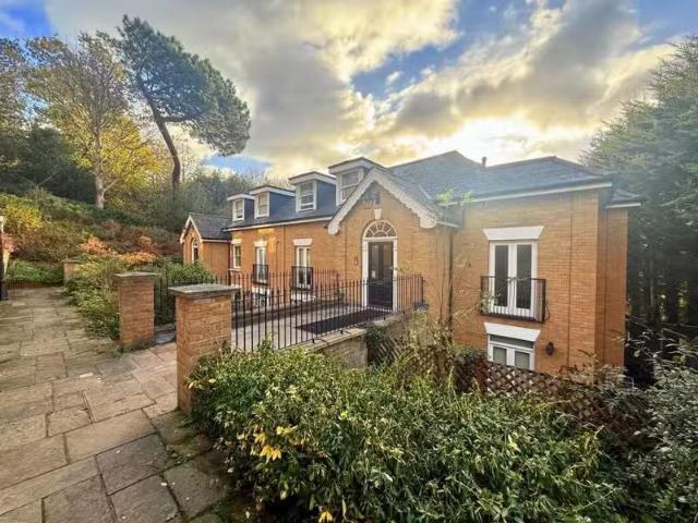 2 bedroom flat for rent in Beckenham Lane, Bromley, BR2