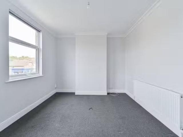 2 bedroom flat for rent in Beckenham Lane, Shortlands, Bromley.