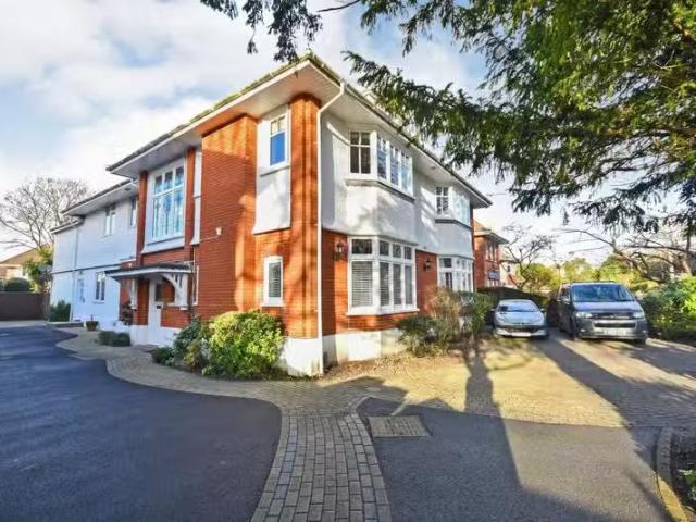 2 bedroom flat for rent in Beechwood Avenue, BH5