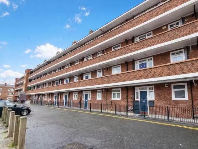 2 bedroom flat for rent in Beechwood House, Teale Street, E2