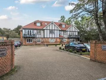 2 bedroom flat for rent in Bickley Park Road, Bromley, BR1