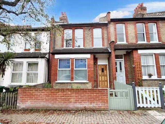 2 bedroom flat for rent in Blandford Road, Beckenham, BR3