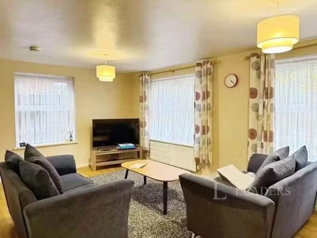 2 bedroom flat for rent in Brandwood Crescent, B30