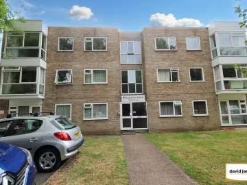 2 bedroom flat for rent in Branscombe Court, Westmoreland Road.