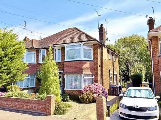 2 bedroom flat for rent in Bruce Avenue, Worthing, West Susint.