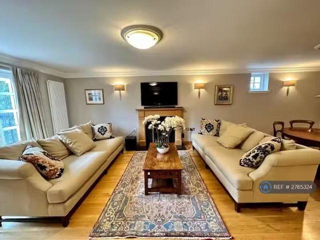 2 bedroom flat for rent in Cammo Road, Edinburgh, EH4
