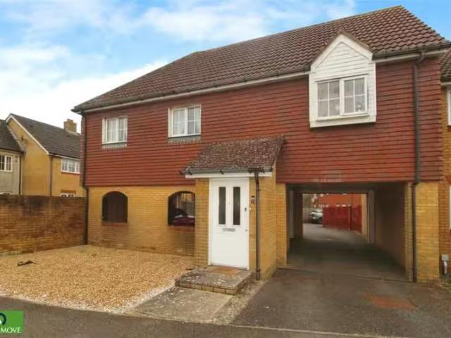 2 bedroom flat for rent in Campbell Road, Hawkinge, Folkestone.