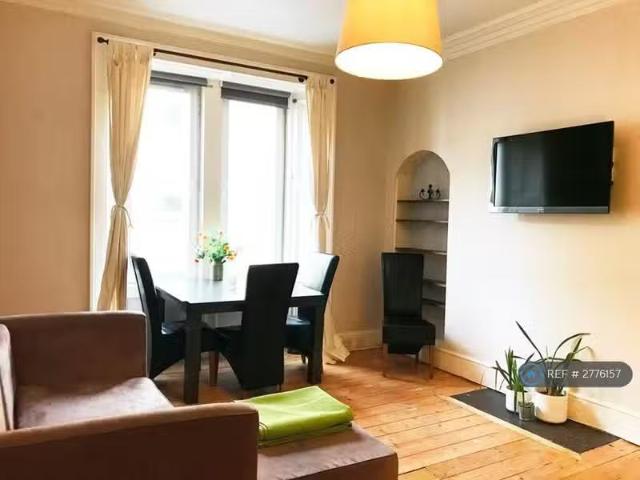 2 bedroom flat for rent in Cathcart Place, Edinburgh, EH11