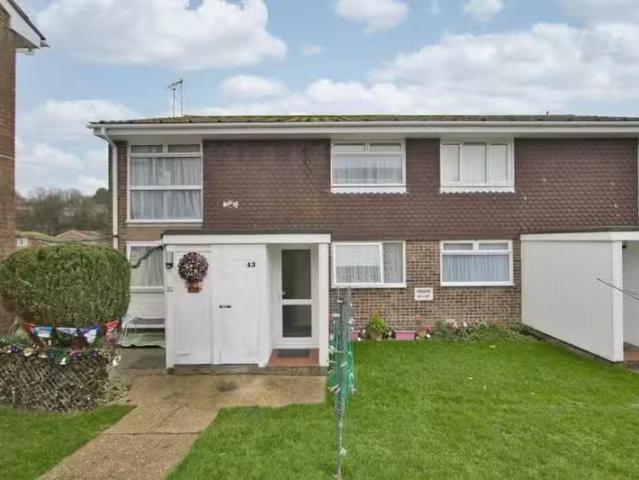 2 bedroom flat for rent in Chalcroft Road, Folkestone, CT20