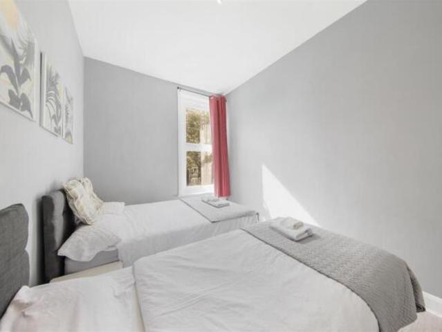 2 bedroom flat for rent in Chamberlayne Road, Kensal Rise, London, NW10