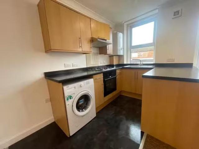 2 bedroom flat for rent in Christchurch Road, Bournemouth, Dor.