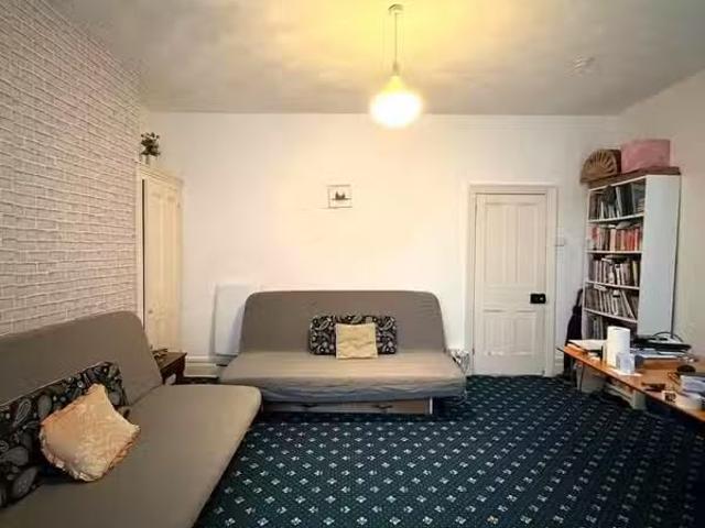 2 bedroom flat for rent in Corporation Road, Cardiff City, CF11