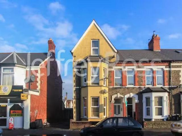 2 bedroom flat for rent in Corporation Road, Grangetown, CF11