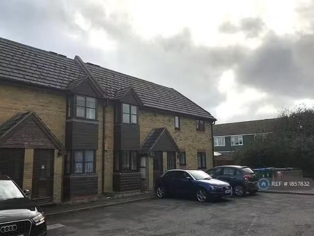 2 bedroom flat for rent in Clayfields, Peacehaven, BN10