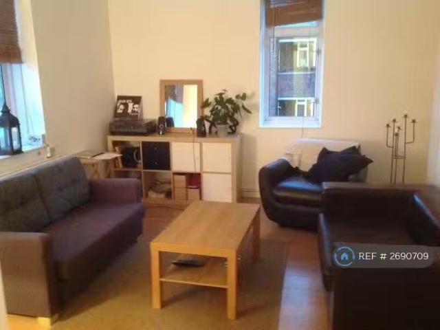 2 bedroom flat for rent in Clapton Common, London, E5