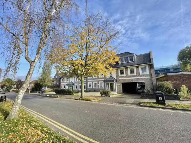2 bedroom flat for rent in Crows Road, Epping, CM16