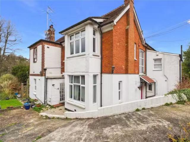 2 bedroom flat for rent in Croydon Road, CR3