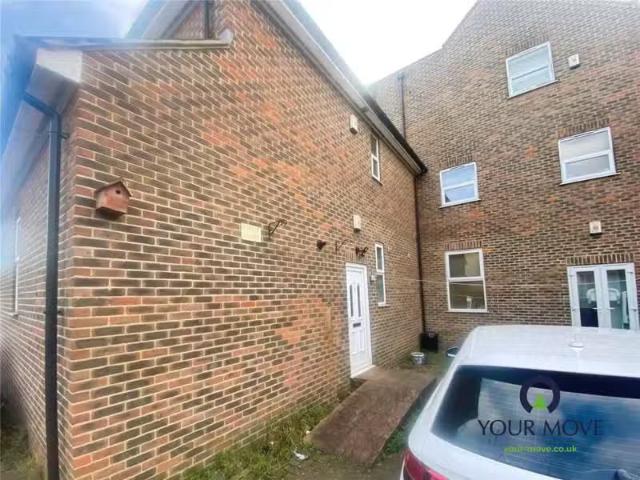 2 bedroom flat for rent in Crescent Road, Ramsgate, Kent, CT11