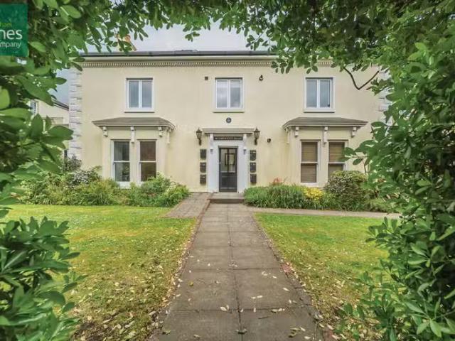2 bedroom flat for rent in Crescent Road, Worthing, West Susin.