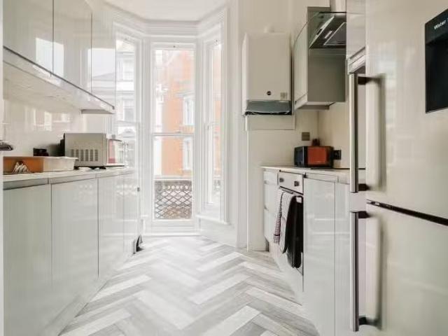 2 bedroom flat for rent in Dalkeith House, Bournemouth, BH1