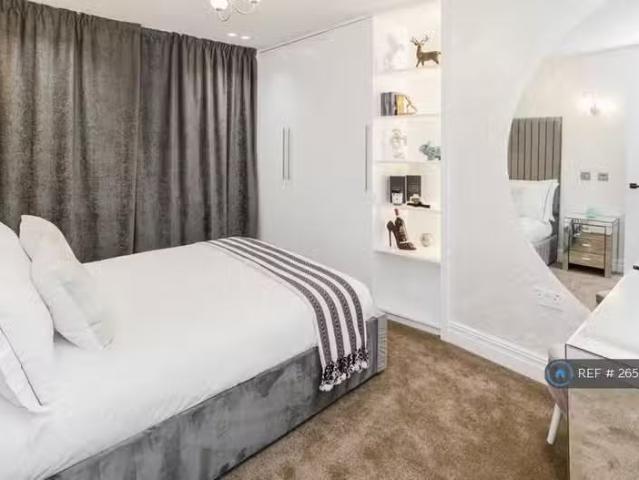 2 bedroom flat for rent in Darkes Lane, Potters Bar, EN6