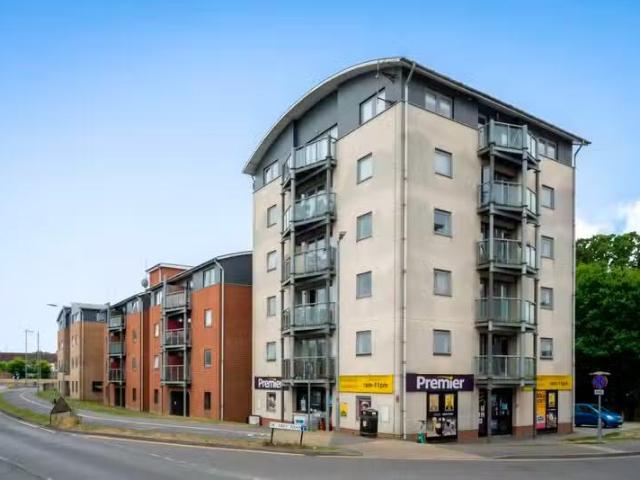 2 bedroom flat for rent in De Grey Road, Highwoods, Colchester.