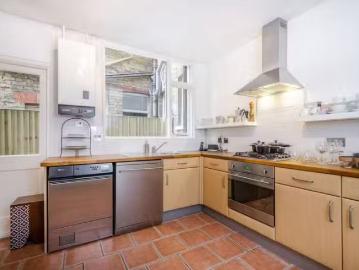 2 bedroom flat for rent in Downs Road, Beckenham, BR3