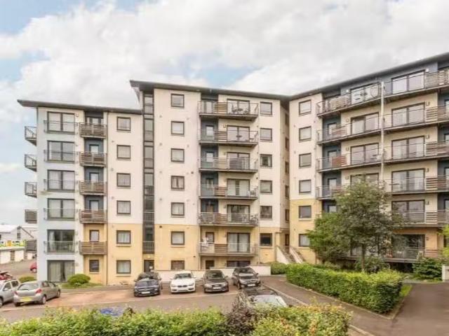 2 bedroom flat for rent in Drybrough Crescent, Peffermill, Edi.