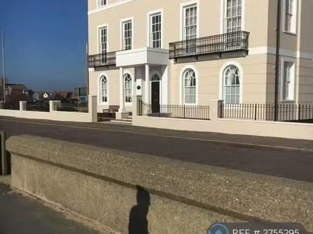 2 bedroom flat for rent in Eastcliff House, Walton On The Naze.