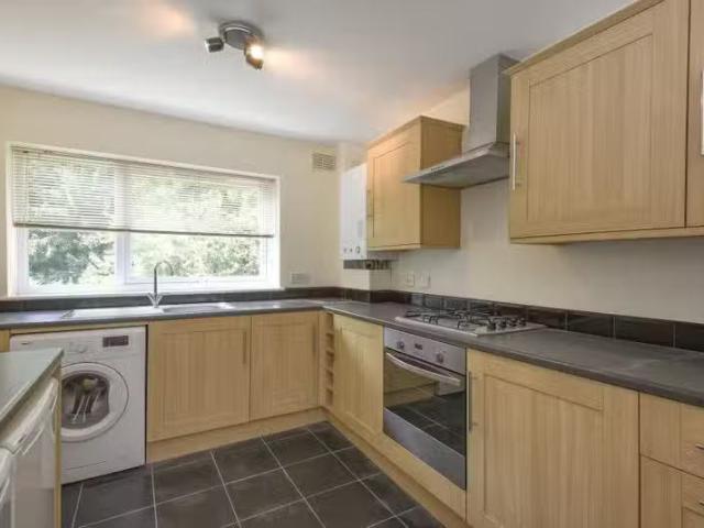 2 bedroom flat for rent in Eaton Court, Kemnal Road, Chislehur.
