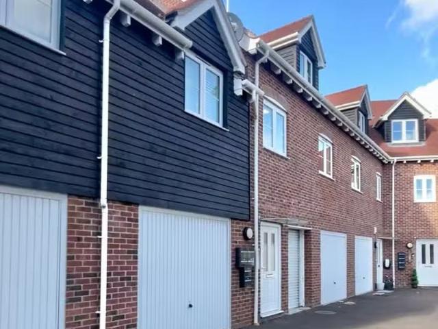 2 bedroom flat for rent in Elm Gardens, Mountnessing, CM15