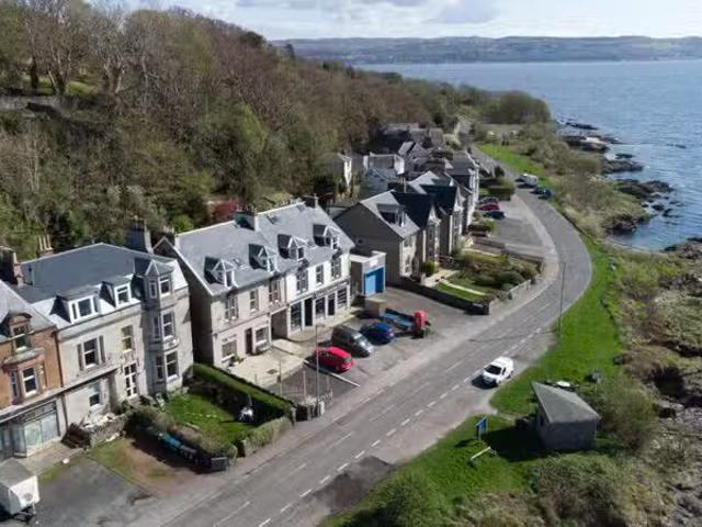 2 bedroom flat for rent in Elmbank, Shore Road, Cove. G84 0NA.