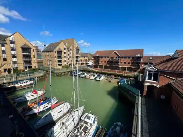 2 bedroom flat for rent in Emerald Quay, The Quay Emerald Quay.