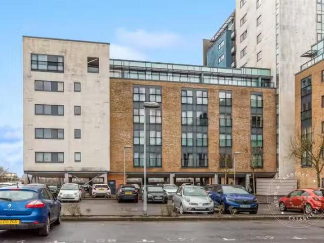 2 bedroom flat for rent in Ferry Court, Grangetown, Cardiff, C.