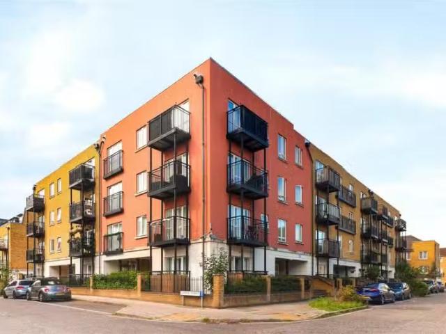 2 bedroom flat for rent in Firewatch Court, 2 Candle Street, S.