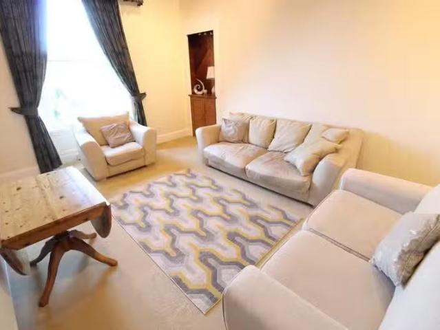 2 bedroom flat for rent in Forest Road, First Floor, AB15