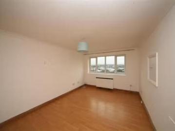 2 bedroom flat for rent in Flat, Barrington Court, Winton Str.