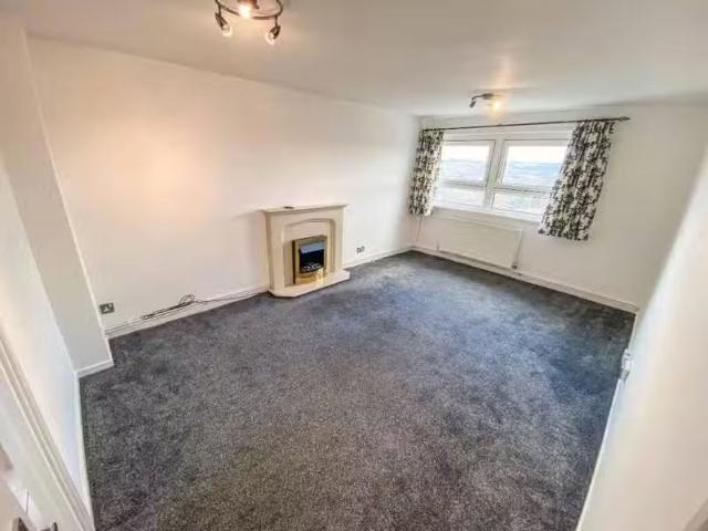 2 bedroom flat for rent in Flat, Worcester House, Hill Street.