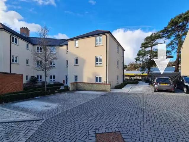 2 bedroom flat for rent in Frome Road, Radstock, BA3