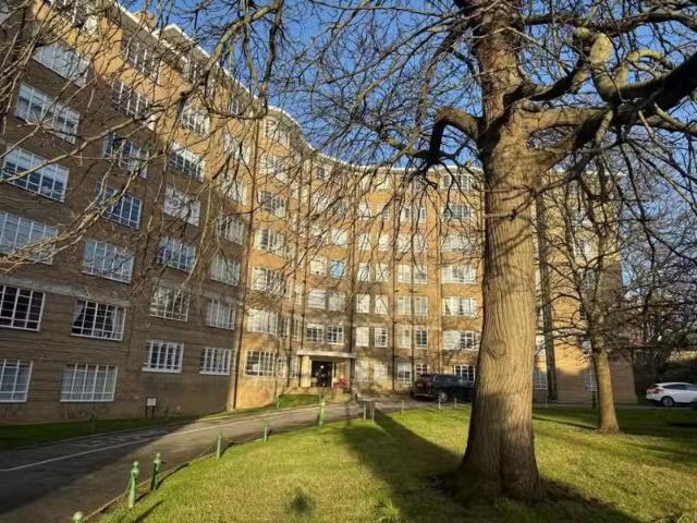 2 bedroom flat for rent in Furze Hill, Hove, East Susinteracti.