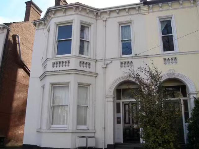 2 bedroom flat for rent in Garden Flat, 63 Avenue Road, Leamin.