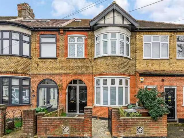2 bedroom flat for rent in George Road, Chingford, E4