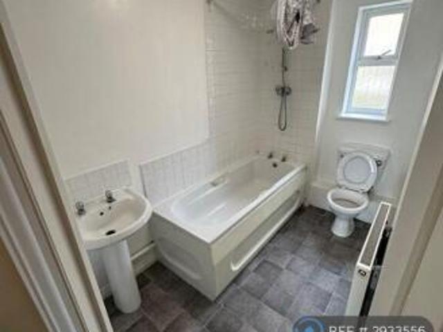 2 bedroom flat for rent in Gilbert Close, Nottingham, NG5