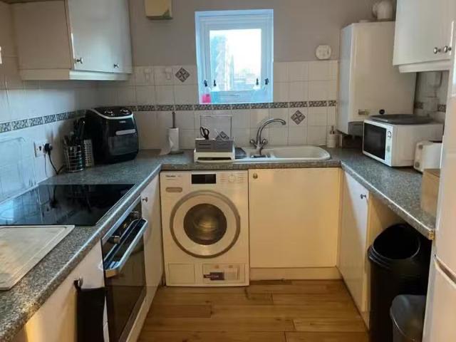2 bedroom flat for rent in Godstone Road, CR8