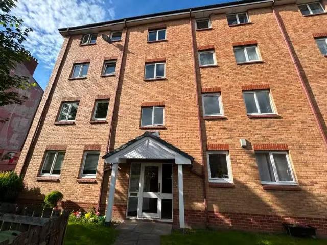 2 bedroom flat for rent in Golfhill Drive, Dennistoun, Glasgow.