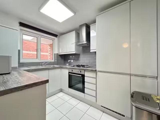 2 bedroom flat for rent in Greenfield Court, Adel, Leeds, LS16