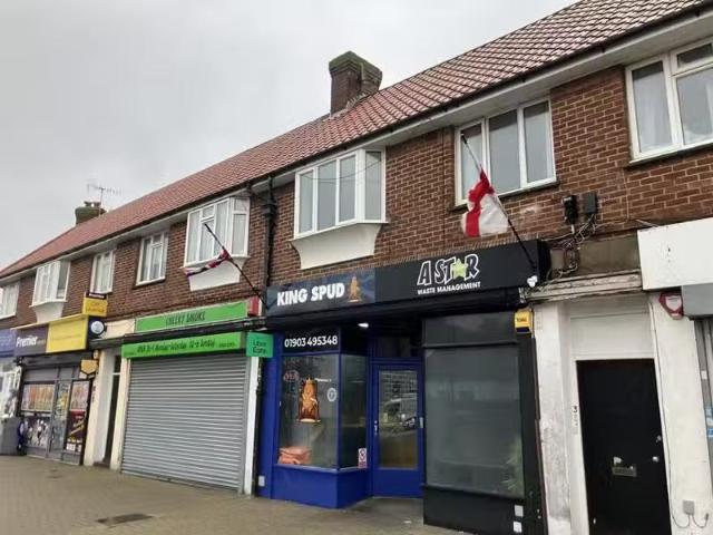 2 bedroom flat for rent in Ham Road, Worthing, BN11