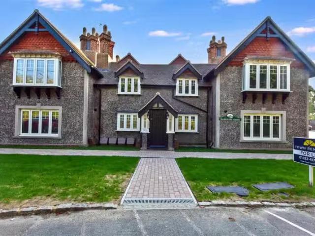 2 bedroom flat for rent in Hankham Hall Road, Hankham, Westham.